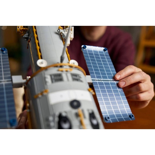 LEGO Icons Hubble Space Telescope 11382