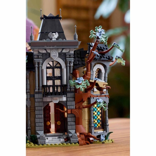 LEGO Icons President's Mansion 11383