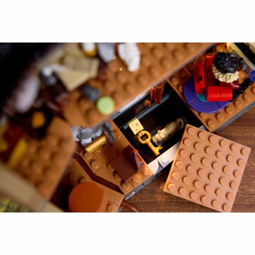 LEGO Icons President's Mansion 11383