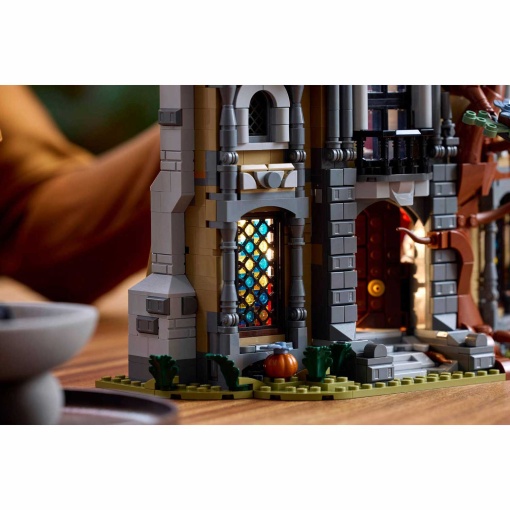 LEGO Icons President's Mansion 11383