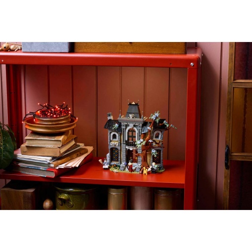 LEGO Icons President's Mansion 11383
