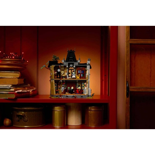 LEGO Icons President's Mansion 11383