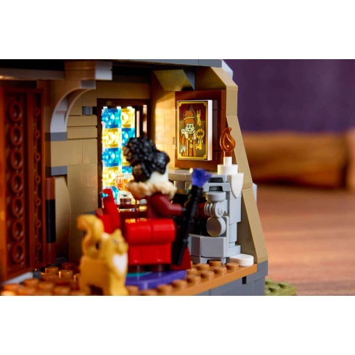 LEGO Icons President's Mansion 11383