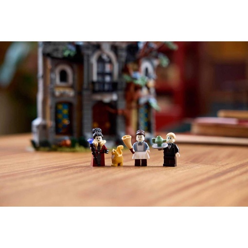 LEGO Icons President's Mansion 11383