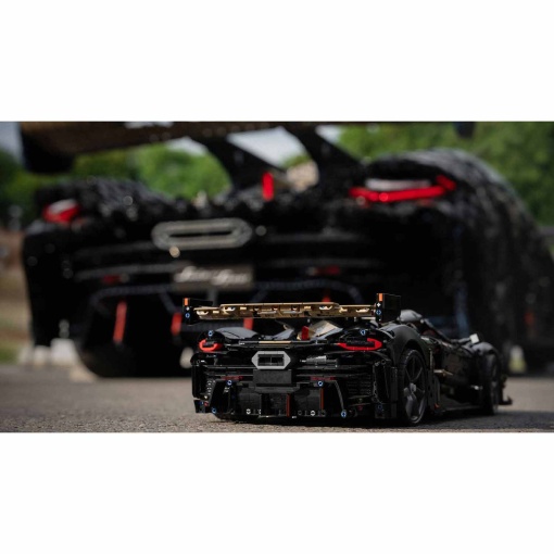LEGO Technic Megacar Koenigsegg Sadair's Spear 42232