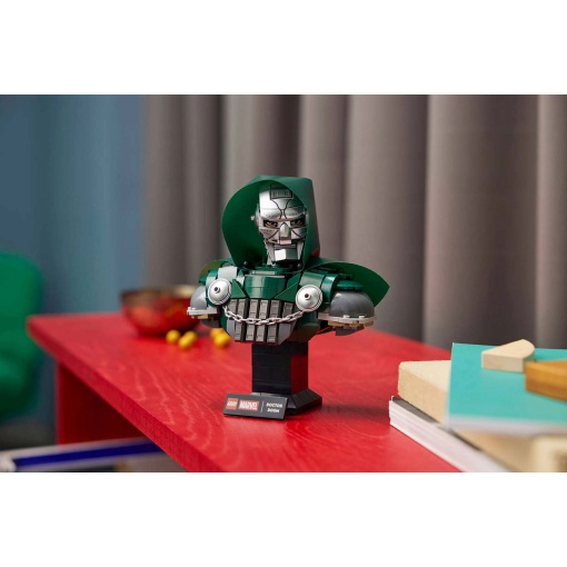 Busto de Doctor Doom de LEGO Marvel 76345