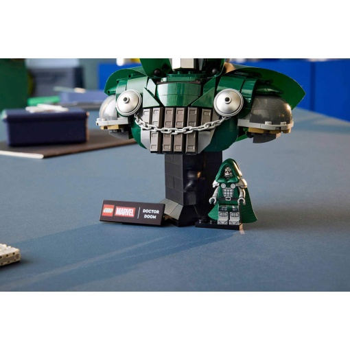 Busto de Doctor Doom de LEGO Marvel 76345