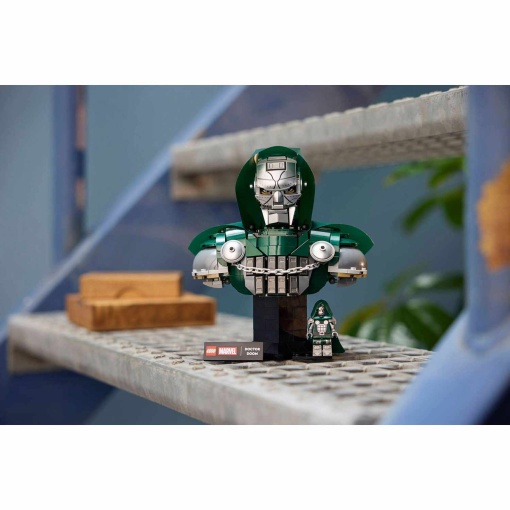 Busto de Doctor Doom de LEGO Marvel 76345