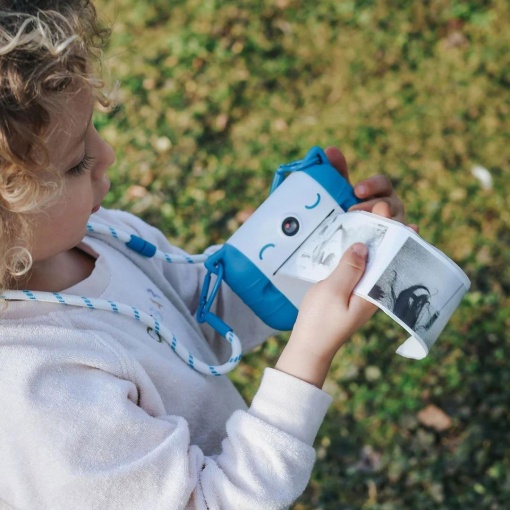Kidywolf Kidyprint blue camera with printing capability.