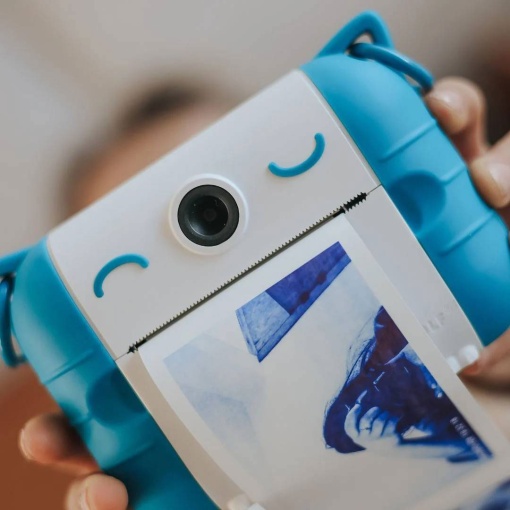 Kidywolf Kidyprint blue camera with printing capability.