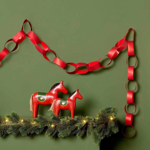 DIY Red Chain Wreath by Rico Design