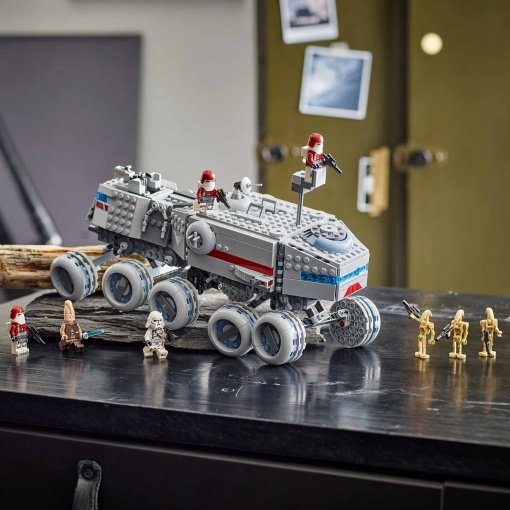LEGO Star Wars Juggernaut da República 75413