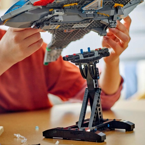 LEGO Marvel Quinjet de Vingadores: A Era de Ultron 76325