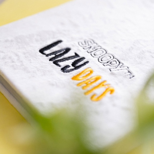 Caderno A5 capa pelúcia Snoopy liso 90 folhas 100g