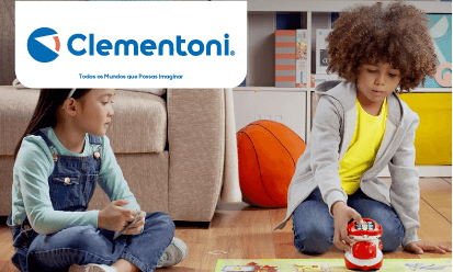 Meninos a brincar com Robot da Clementoni