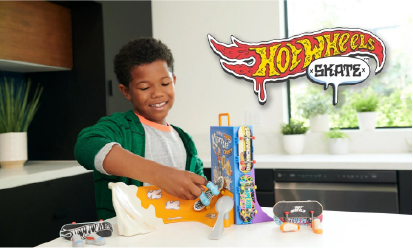 Criança a Brincar com HOT WHEELS SKATE